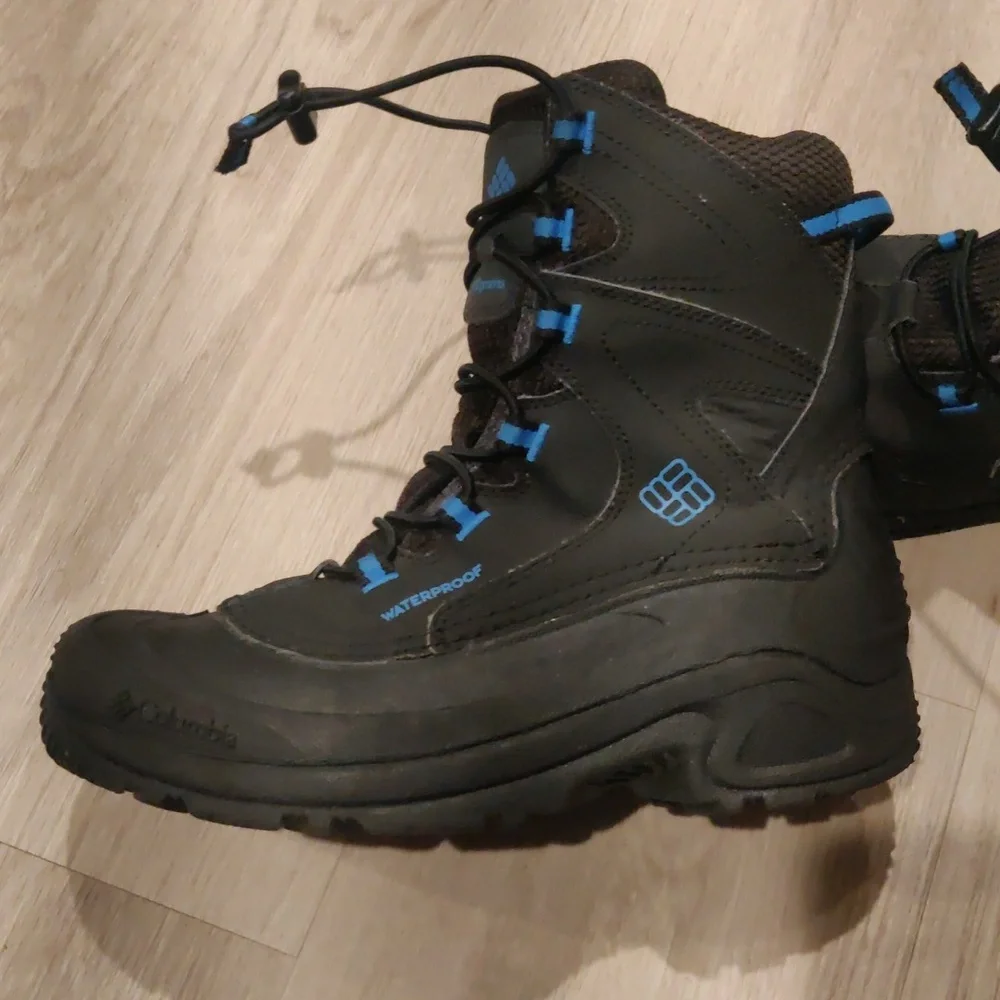 Columbia Bugaboot III 200 Grams Youth Black/Blue Winter Waterproof Boots Size 6